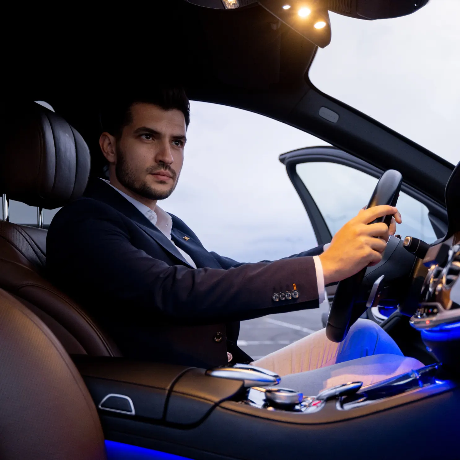 Ensure Punctuality with a Professional Chauffeur Service